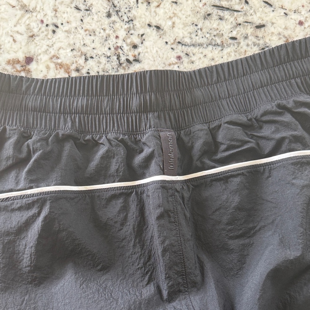 lululemon athletica License to Train MR Joggers with White Piping - Picture 7 of 8